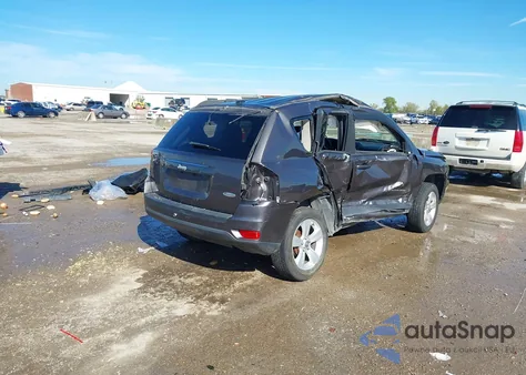 2016 Jeep Compass Latitude z USA, uszkodzony, nr VIN 1C4NJCEA4GD599414